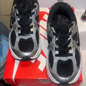 Nike Kids Black and Metallic Sneakers